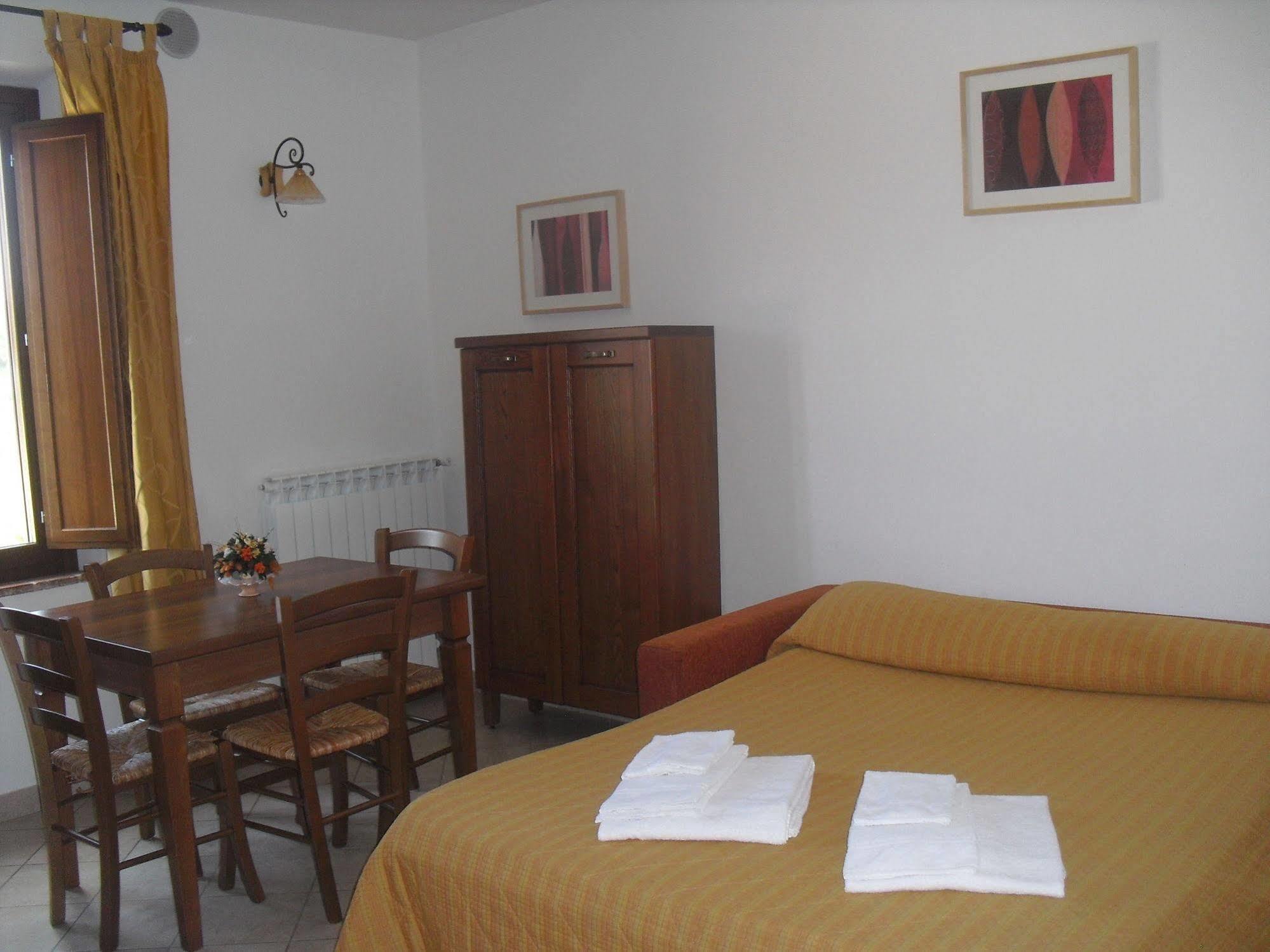 Aparthotel Oasi Del Grillo à Castelnuovo Berardenga Extérieur photo